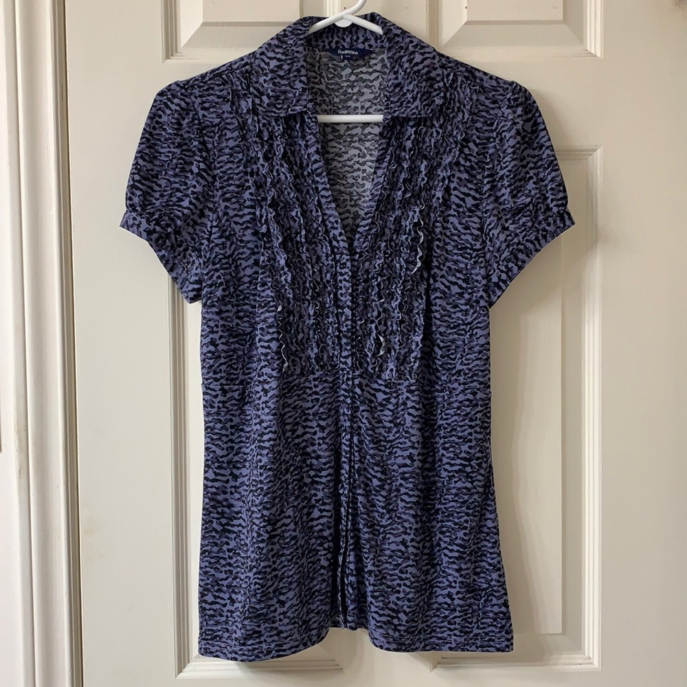 🌷3 for $25🌷Reitmans, US S, Purple & Black Camo Ruffle Front Button Down Blouse